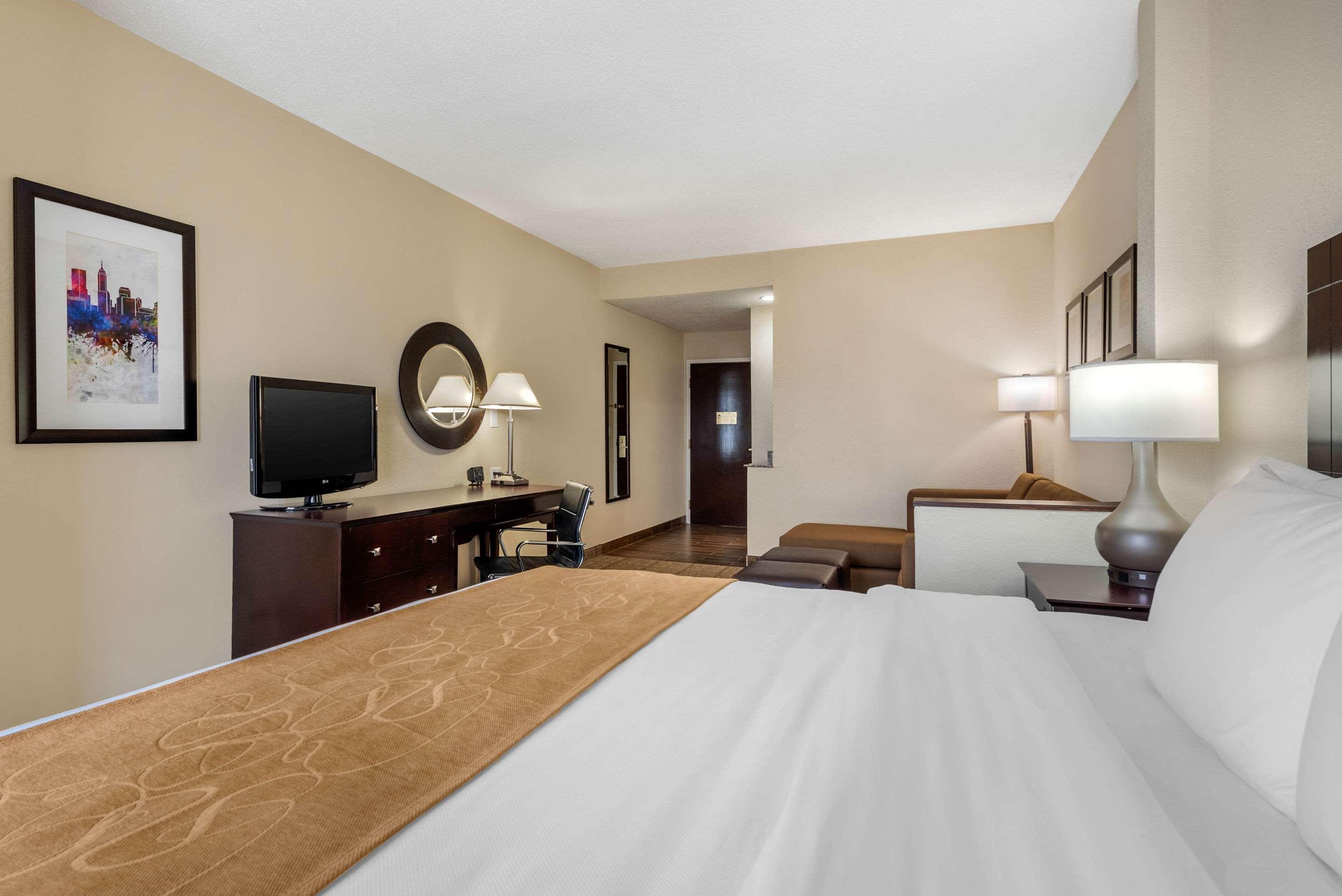 Comfort Suites Lafayette University Area Экстерьер фото