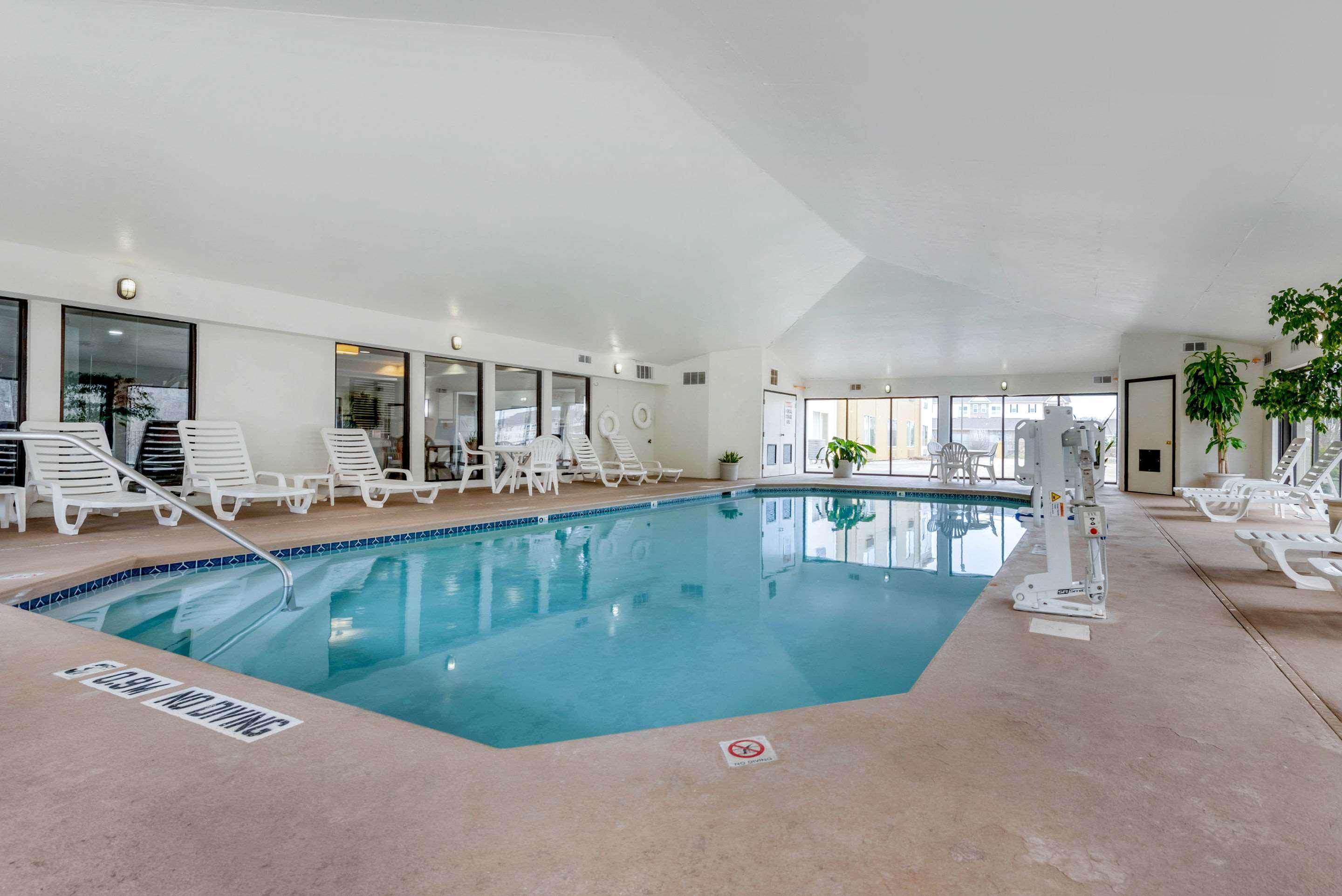 Comfort Suites Lafayette University Area Экстерьер фото