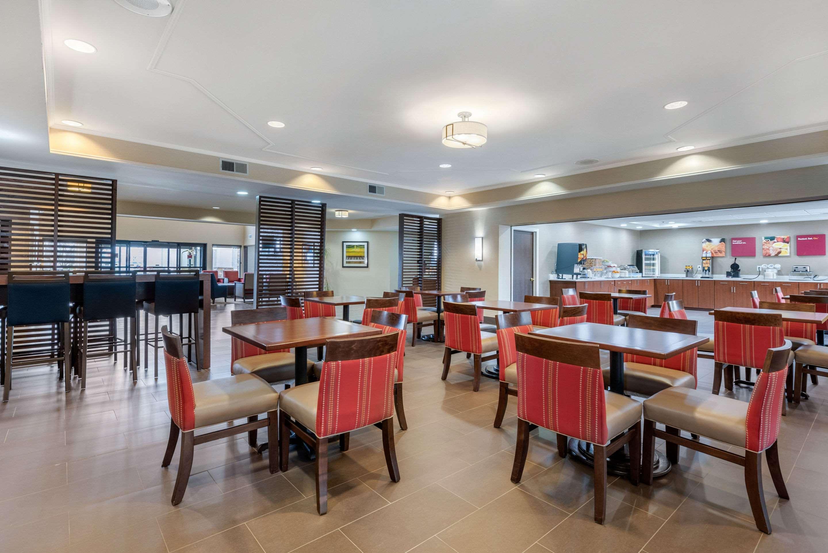 Comfort Suites Lafayette University Area Экстерьер фото