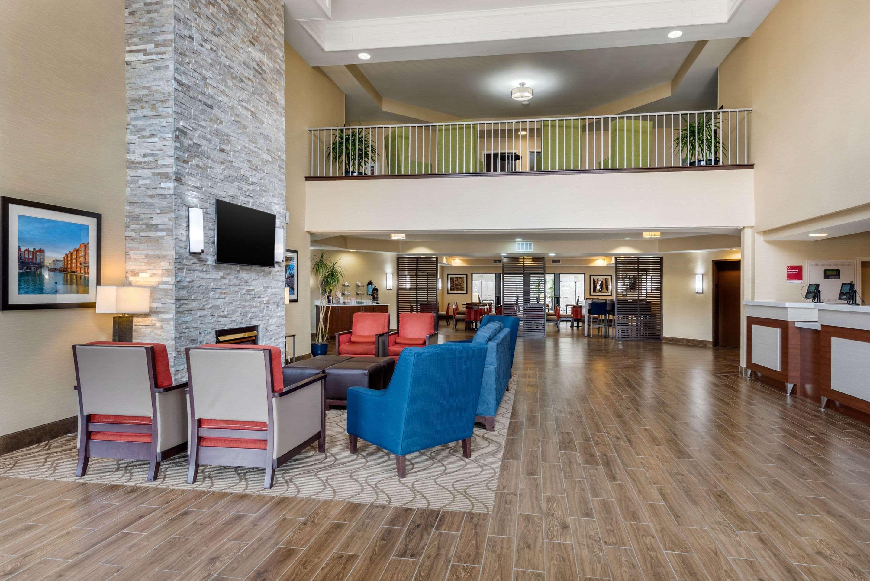 Comfort Suites Lafayette University Area Экстерьер фото