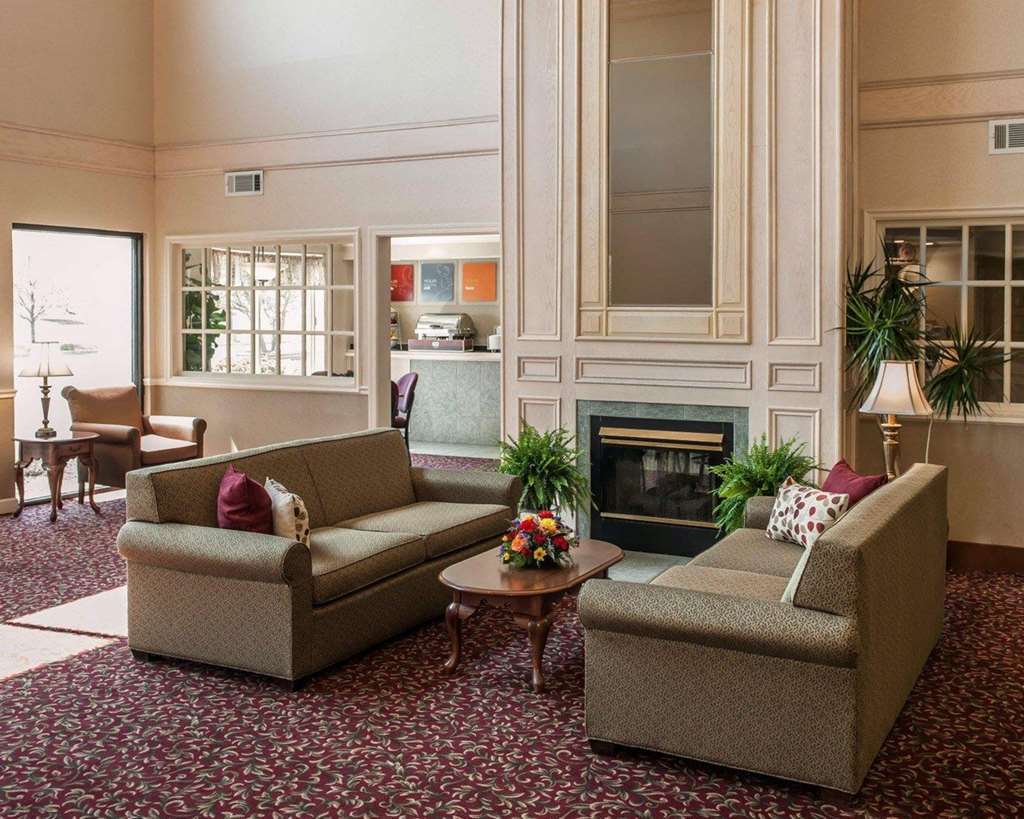 Comfort Suites Lafayette University Area Интерьер фото
