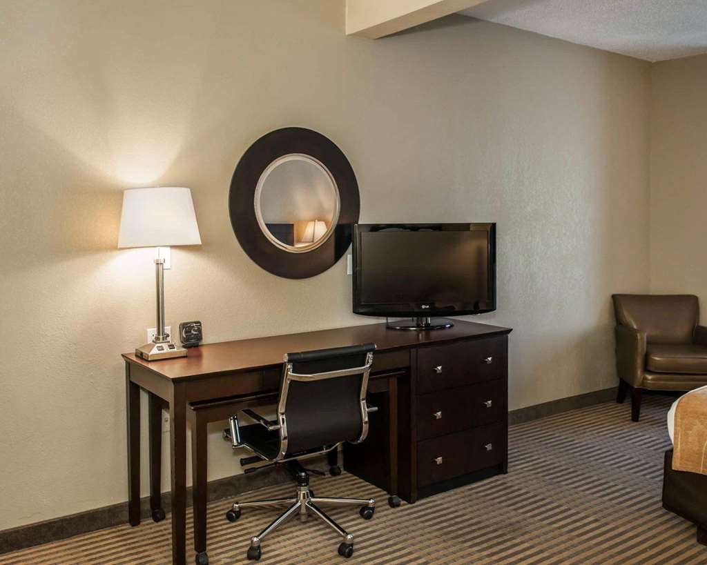 Comfort Suites Lafayette University Area Номер фото