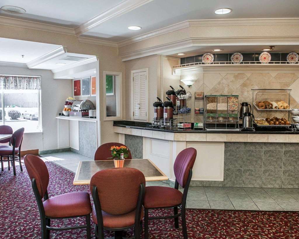 Comfort Suites Lafayette University Area Ресторан фото